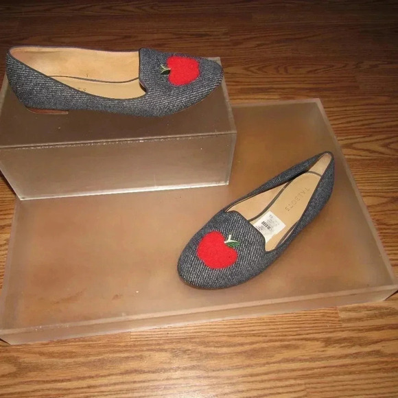 TALBOTS Ryan Blue Denim Fabric Apple Embroidery Casual Flats Loafers Shoes Sz 9M - Picture 1 of 3